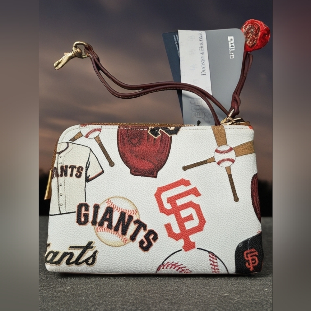 New Dooney and Bourke Sant Francisco Giants wristlet wallet - Picture 2 of 4